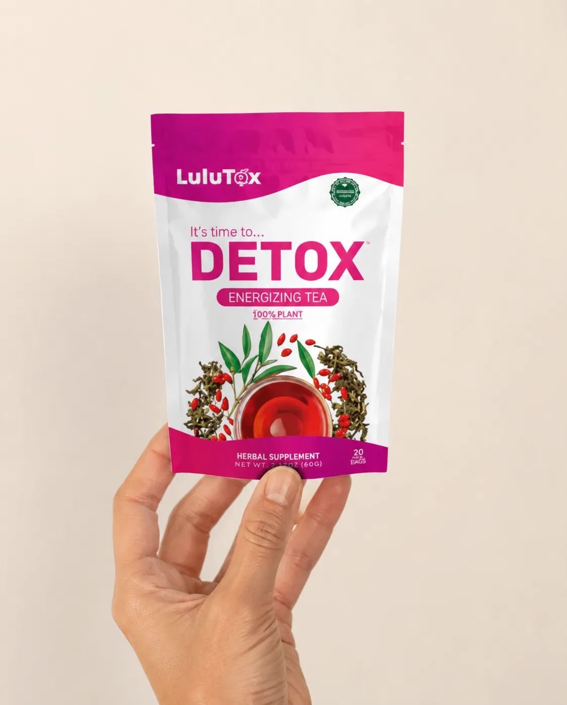 Lulutox Detox Tea — Verpackung in der Hand